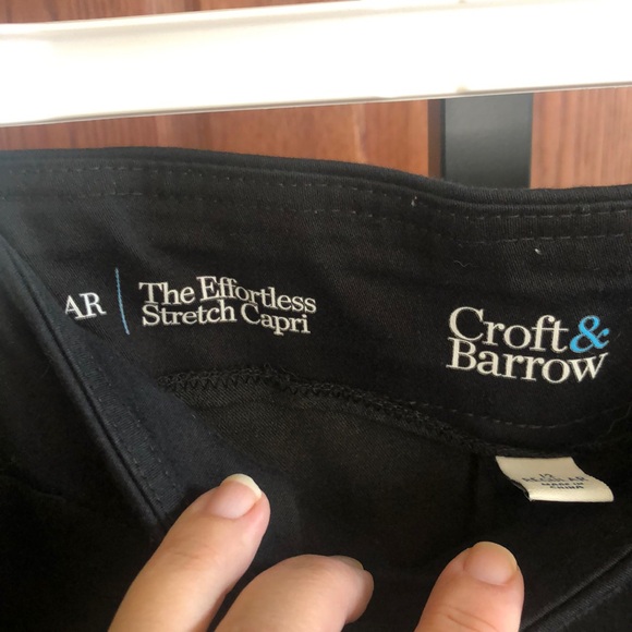 NEW LISTING! Croft & Barrow Stretch Capri - Picture 2 of 5